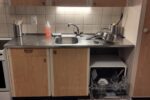 Cuisine équipée moderne appartement Airbnb Genève avec électroménager complet four lave-vaisselle
